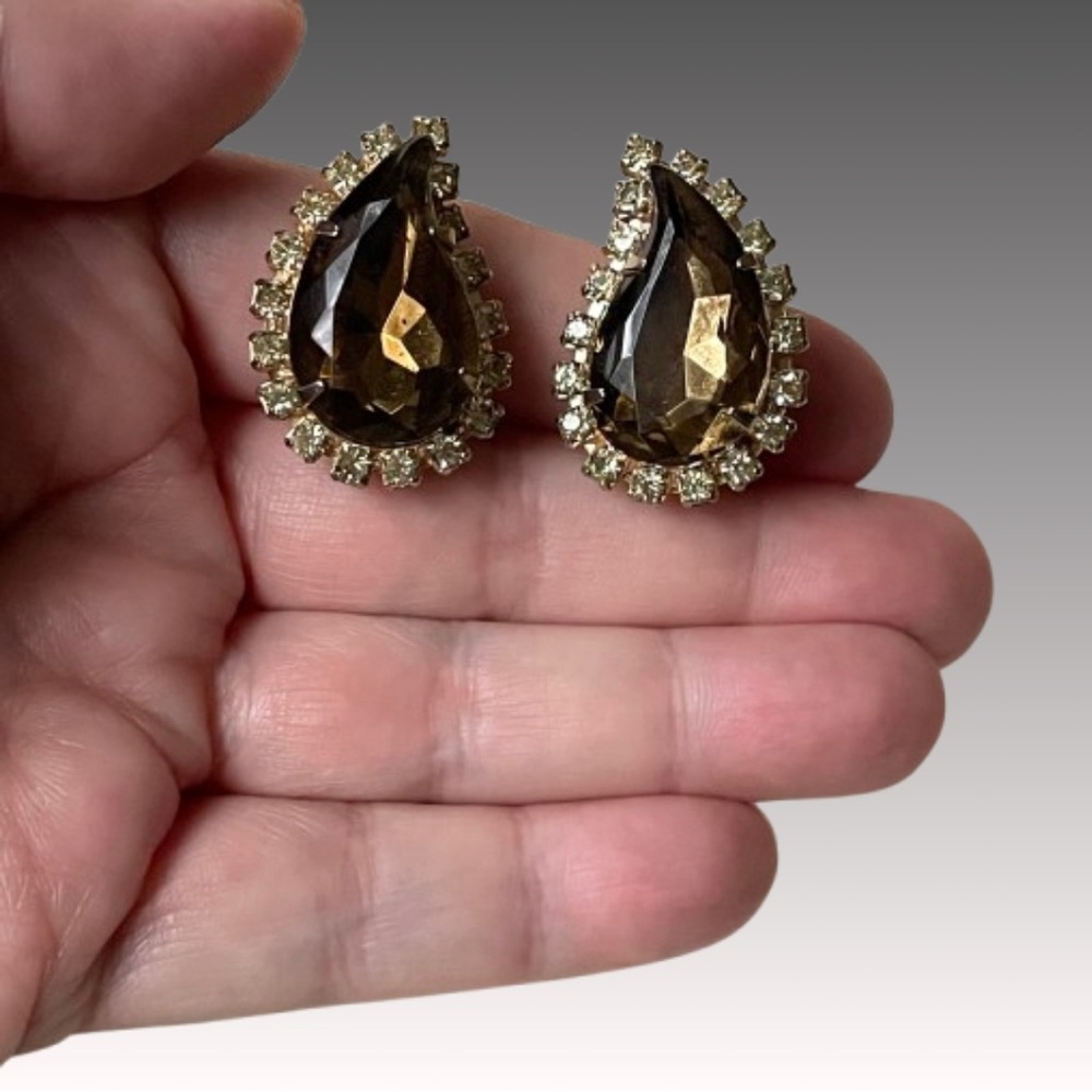 Vintage smoky faceted glass/rhinestone paisley amoeba clip earrings midcentury